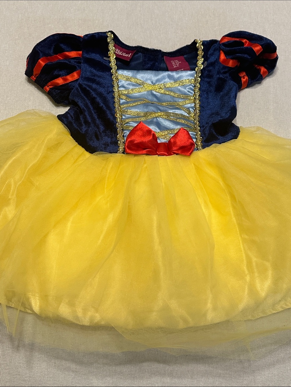 Classic Princess Snow White Costume Dress NWOT